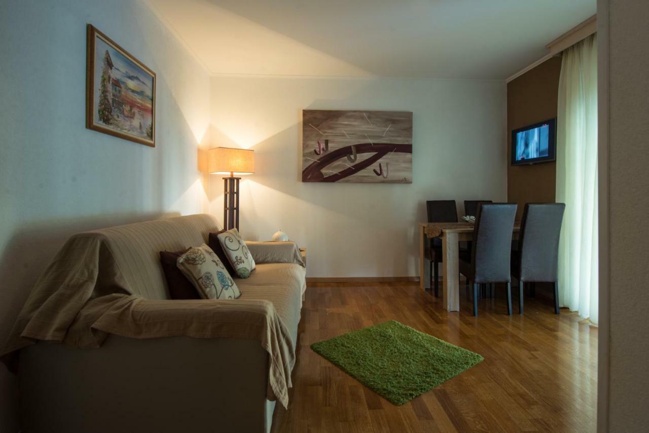 Apartments Tamara 乌马格 外观 照片